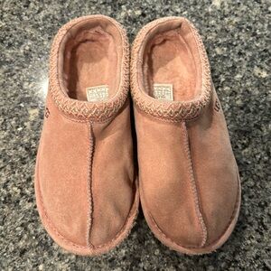 - UGGS
-  WOMENS 7
- PINK🎀🌸